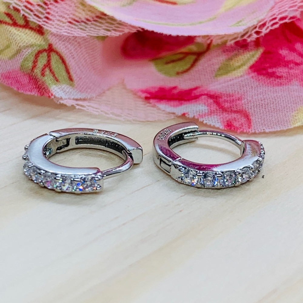 🌟 Silver 925 CZ Huggie Hoop Earrings - Picture 2 of 4